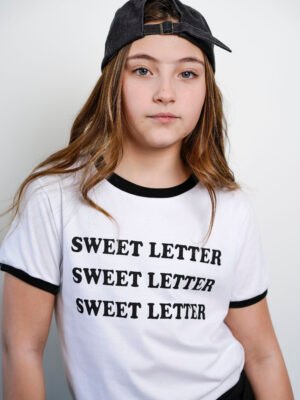 REMERA MEDIANA LETTER