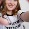 REMERA MEDIANA LETTER